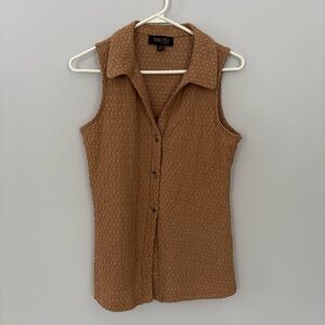 TRUTH Sleeveless Button-Up Textured Tank in Camel